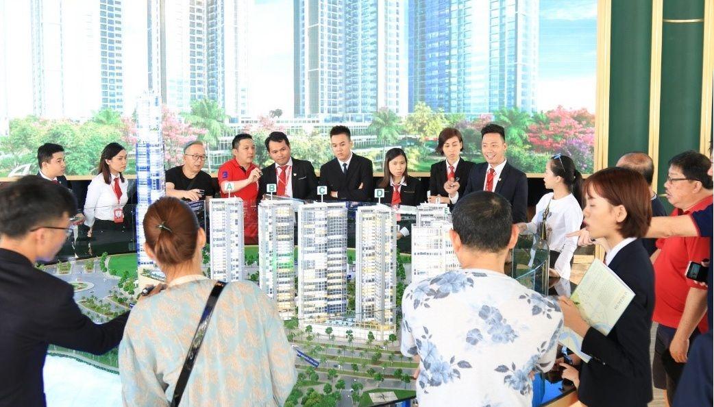 Môi giới bất động sản phải hành nghề trong một doanh nghiệp