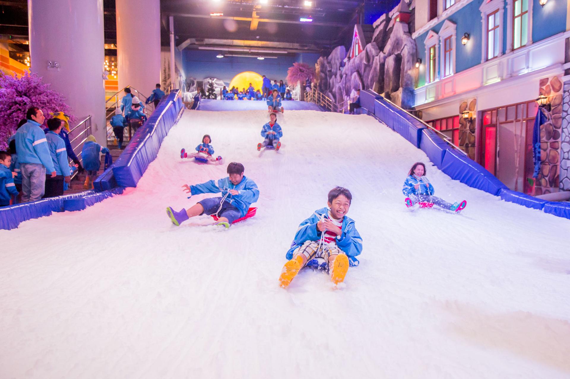 Nhà tuyết Quận 2 - Snow Town: Trải nghiệm mùa Đông của Châu Âu tại Sài Gòn